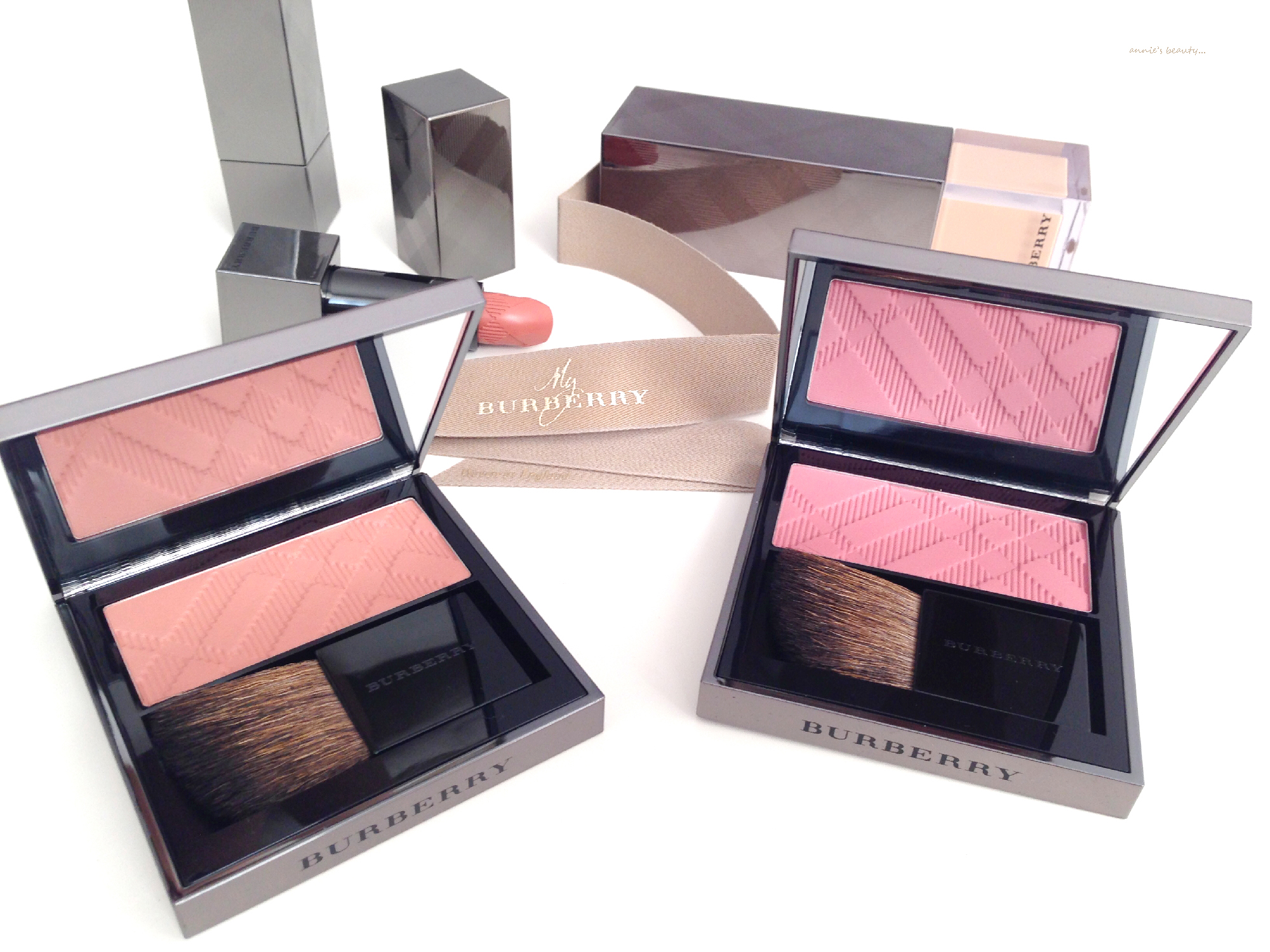 BURBERRY Light Glow in #02 Cameo and #06 Tangerine, two beautiful blushes  for autumn | Mami și Zâna